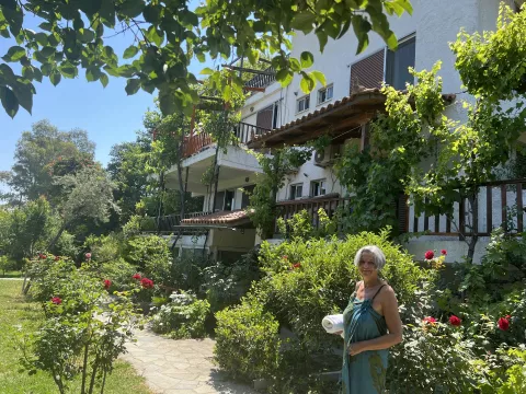 Im einmaligen, musischen Obst/Blumen -Meeres-Garten Geselligkeit-Natur geniessen Im einmaligen, musischen Obst/Blumen -Meeres-Garten Geselligkeit-Natur geniessen