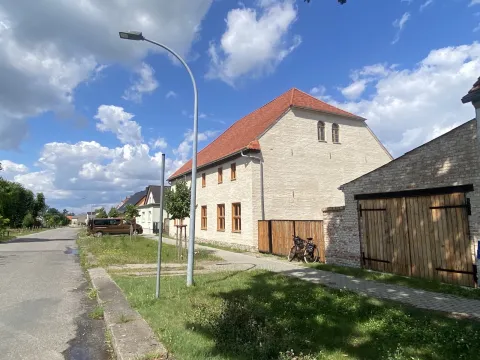 Schöner Hof in Havelnähe mit vier Wohnungen & Baugenehmigung