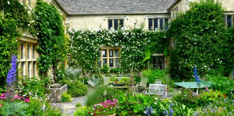 Symbolbild Haus mit Garten