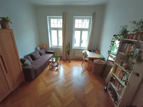 Neue Mitbewohnerin für 4er WG gesucht✨