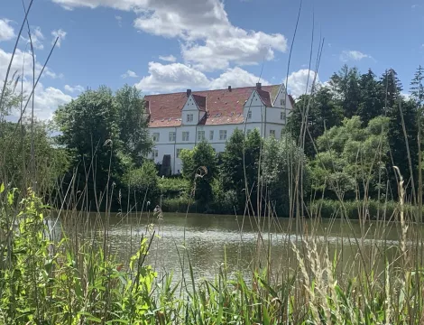 Generationen wohnen im Schloss - GEWISS e.V. Generationen wohnen im Schloss - GEWISS e.V.