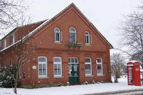 Das Haus mit der roten Telefonzelle (Seminarhaus Nordloh)