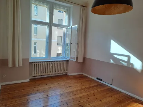 2 Zimmer& Balkon in Frauen WG