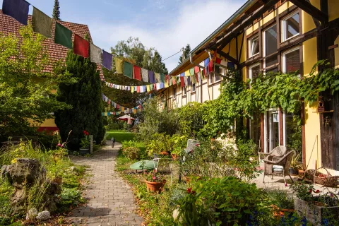 Stille Lebensgemeinschaft hat 1 70 sqm Wohnung Frei und 1 WG zimmer frei