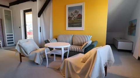 Wohnen im Haus für Musik und Kunst im Grünen, ÖPNV-günstig Wohnen im Haus für Musik und Kunst im Grünen, ÖPNV-günstig