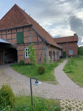 Mittenmang - charmante kleine Senioren WG in Eilte
