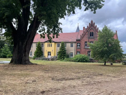 Schlossleben zwischen Spree und Oder – Mehrgenerationenwohnenprojekt Jahnsfelde