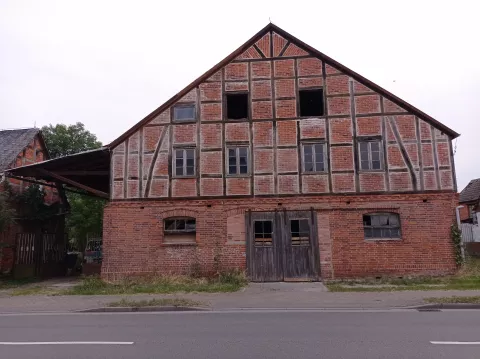 Scheune Ostgiebel, Ortgang gesichert und Gefache verfugt