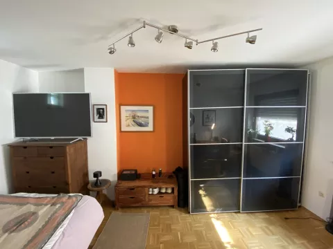1 Zimmer (15 qm) in DHH unterzuvermieten mit gem.  Küchen- und Badnutzung