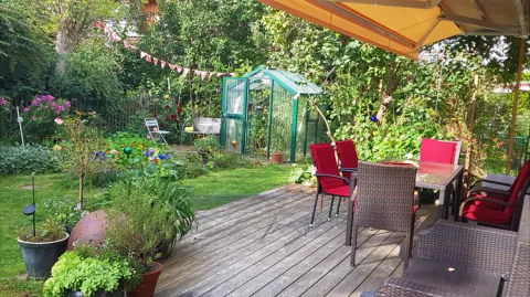 🌿 Wohn-Oase in Haus-Wohngemeinschaft in Großhadern sucht Mitbewohner/in (40+)