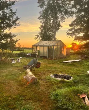 Dritte Familie für Resthof-Gemeinschaft mitten in SH gesucht