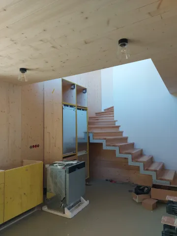 Die Treppe führt aus der Essküche ins 2. OG
