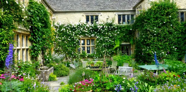 Symbolbild Haus mit Garten