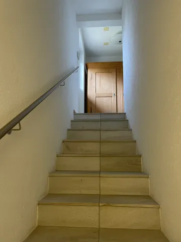 Treppe und separater Eingang zu Zimmer 2 (Untergeschoss)