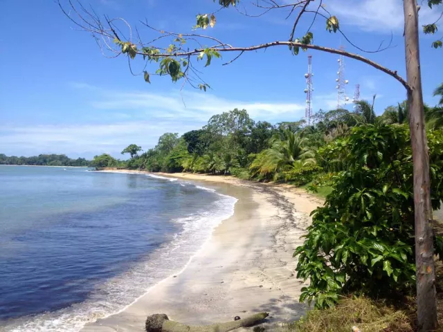 Direkt vor dem Grundstück liegt ein Nationalpark mit dem schönsten Strand der ganzen Gegend