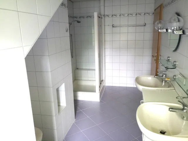 Wohnung 4 - Bad 2