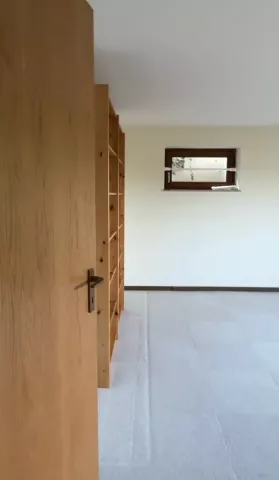 Dein potenzielles Zimmer, wo der Teppich noch mit Laminat ersetzt werden soll