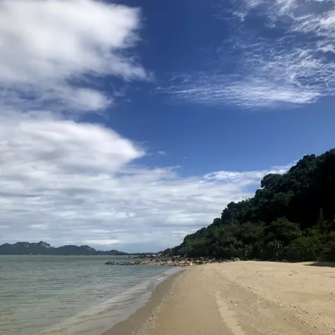 Sandstrand mit nahezu privatem Charakter, da es nur wenige Touristen kennen.