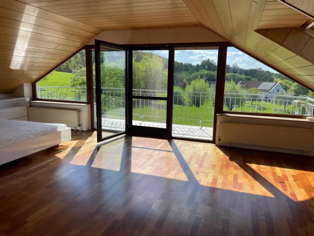 Zweiter Wohnbereich mit Balkon
