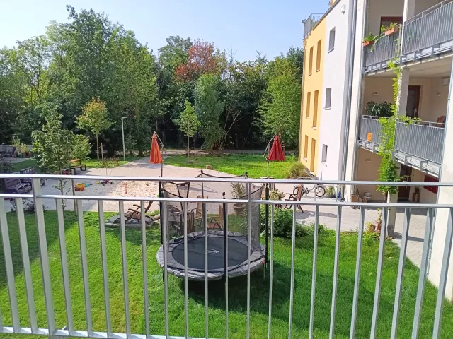 Blick von Single-Wohnung 1. OG in Innenhof